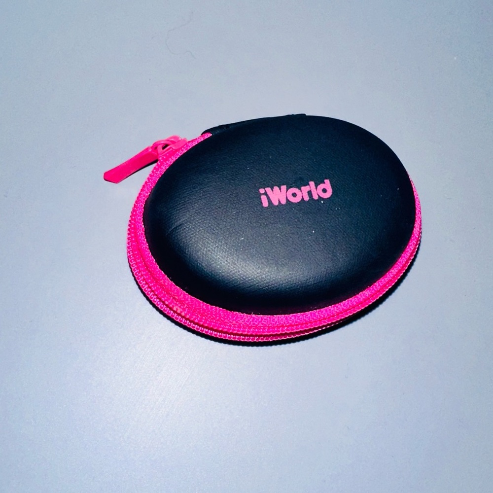 🆕Pink&Black Iworld Earphones case with 3 sets of pads included
